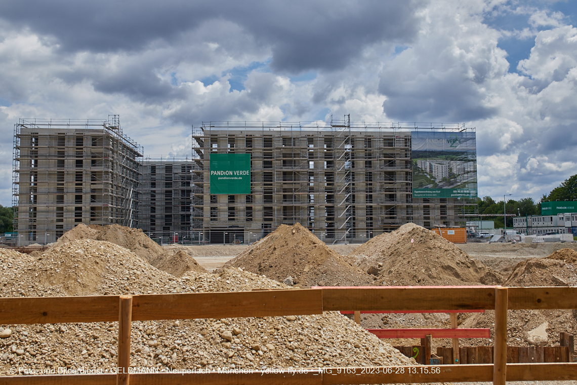 28.06.2023 - Baustelle Alexisquartier - neue DEMOS-Hinweisschilder